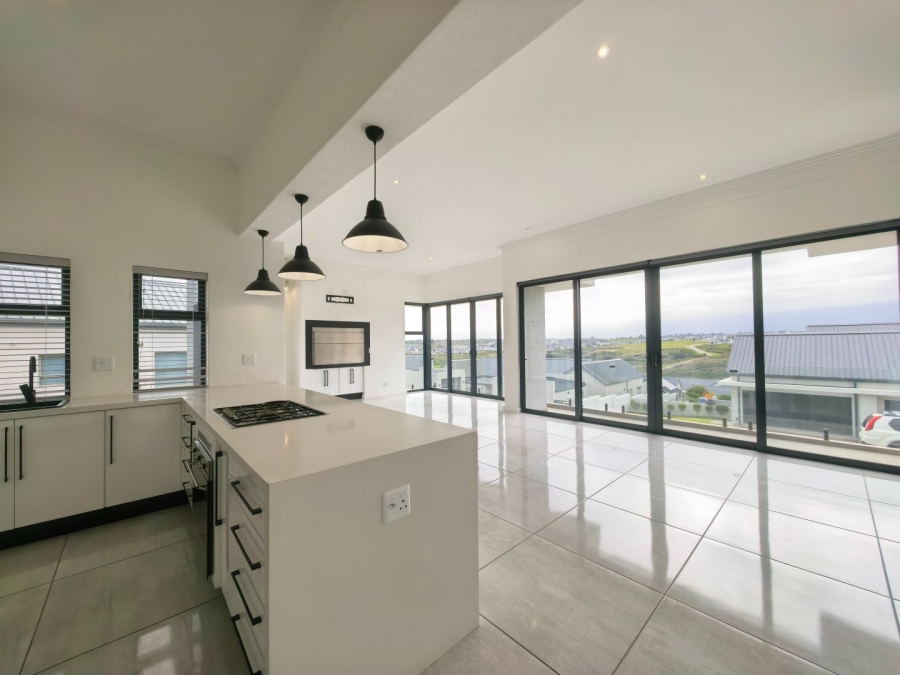 5 Bedroom Property for Sale in Kingswood Golf Estate Western Cape
